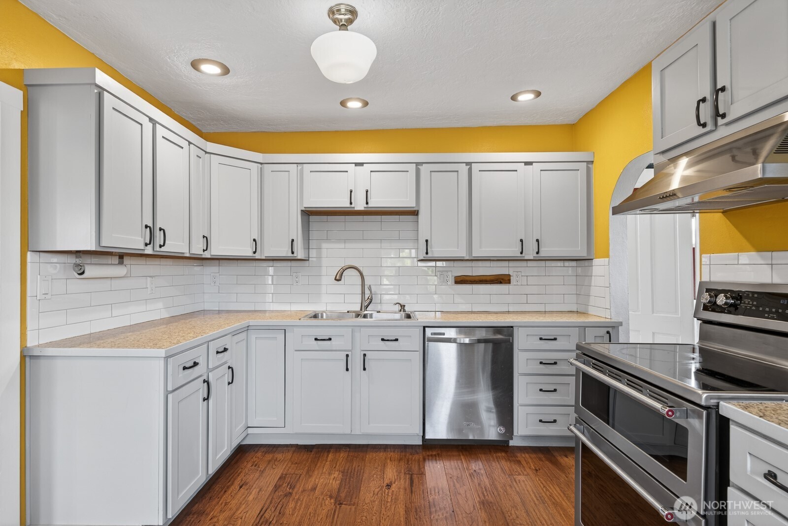 1825 Rucker Avenue Everett, WA 98201 - Photo 14 of 40