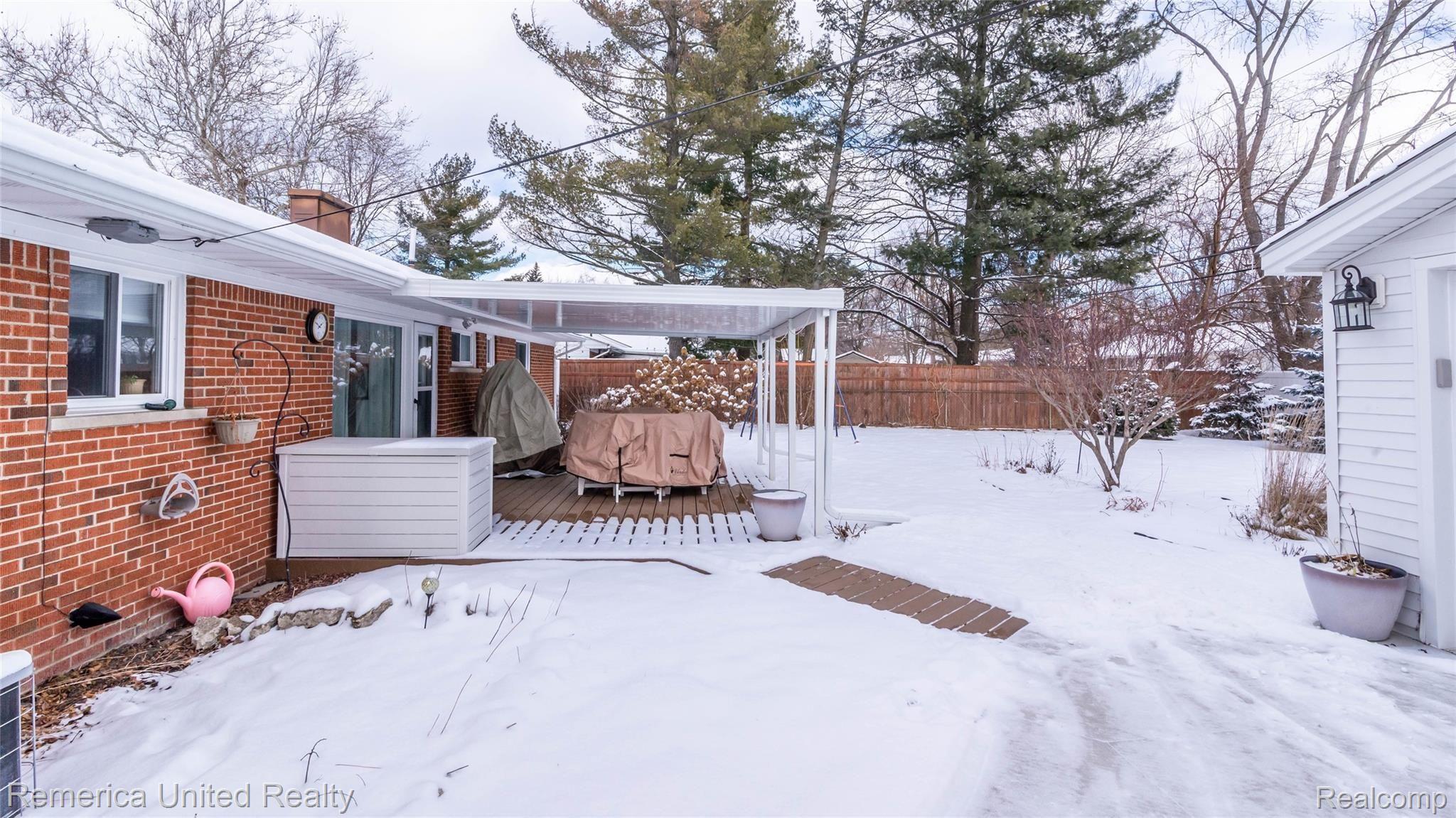 23800 Meadowbrook Road Novi, MI 48375 - Photo 31 of 33 Backyard.jpg