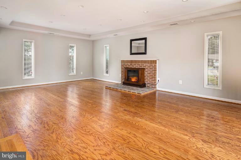8120 Bock Road Fort Washington, MD 20744 - Photo 14 of 24 Living Room