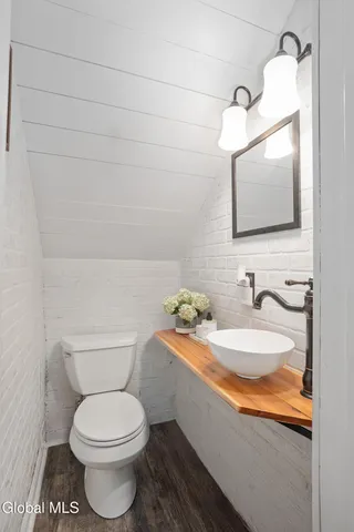 $345,000 | 33 Kingsboro Avenue, Gloversville, NY 12078