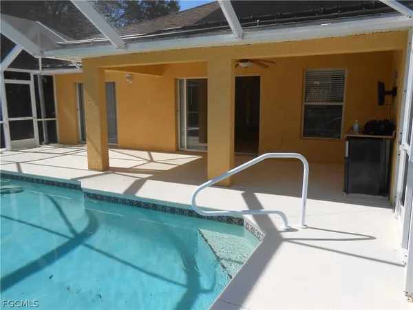 a view of a house with backyard and porch