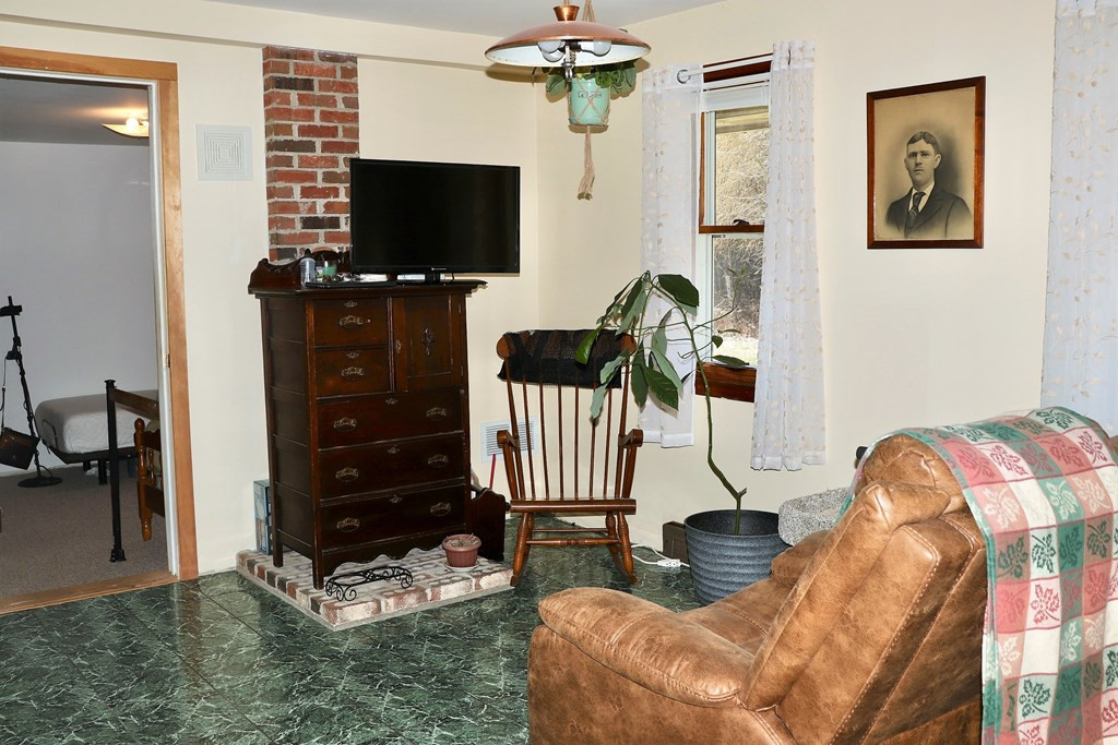 323 Rock Road Peru, NY 12972 - Photo 19 of 31 Gallery Image 19