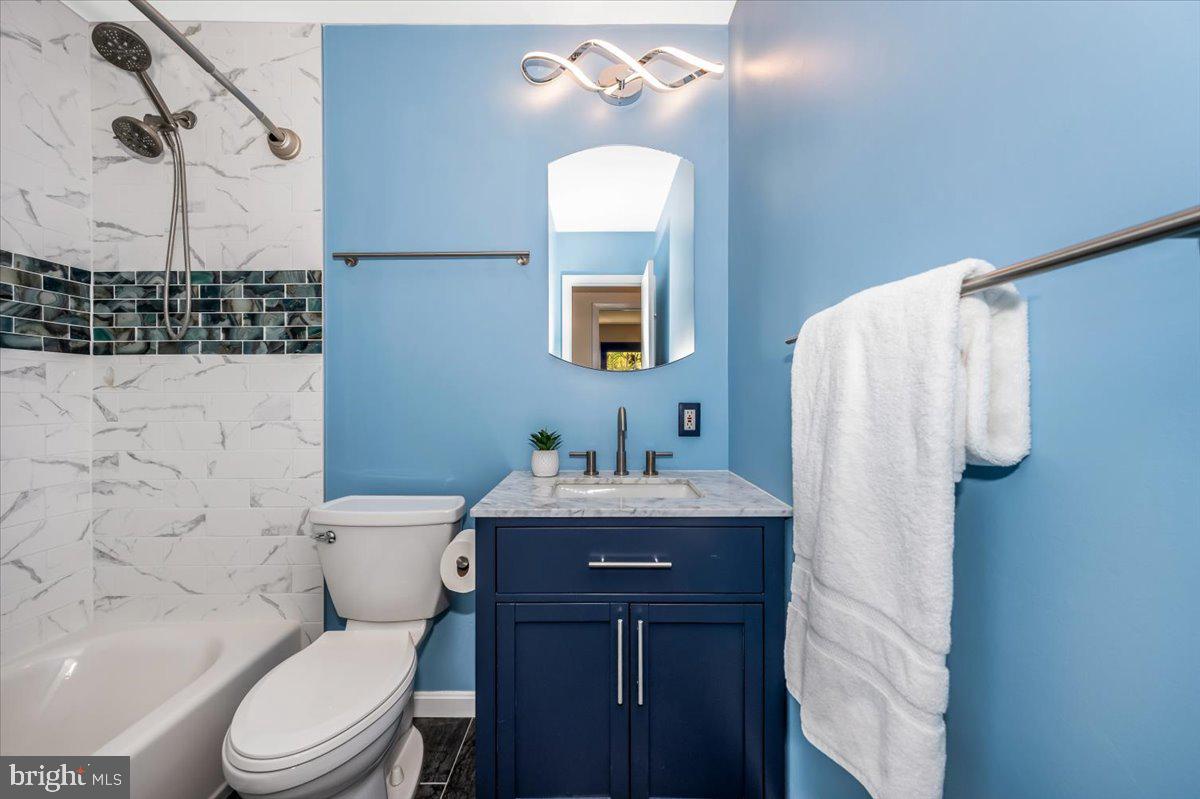 17305 Hoskinson Road Poolesville, MD 20837 - Photo 27 of 81 Renovated Hall Bath