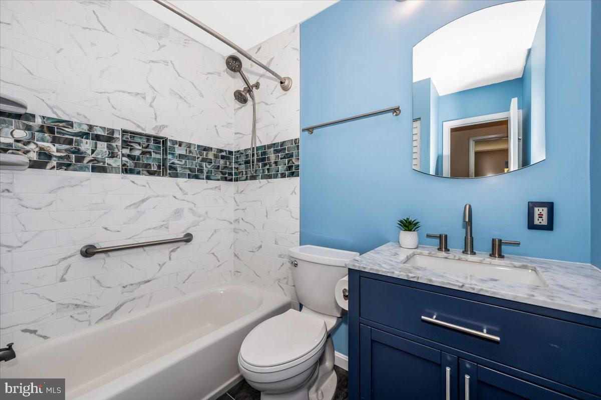 17305 Hoskinson Road Poolesville, MD 20837 - Photo 28 of 81 a bathroom with a granite countertop toilet sink and bathtub