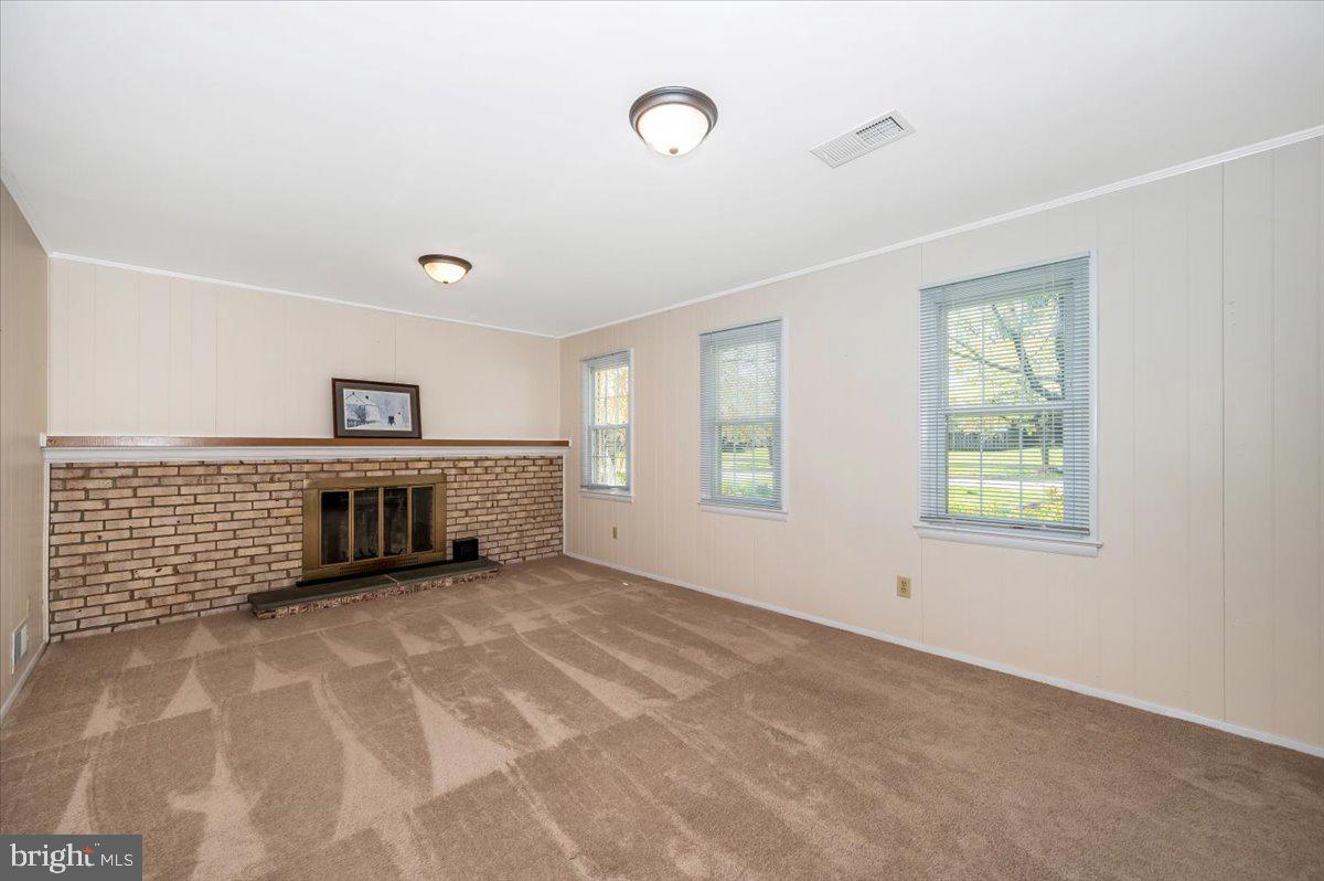 17305 Hoskinson Road Poolesville, MD 20837 - Photo 30 of 81 Wood burning FP