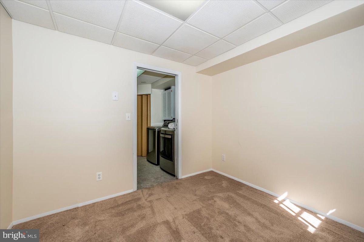 17305 Hoskinson Road Poolesville, MD 20837 - Photo 38 of 81 a view of a hallway with a white walls