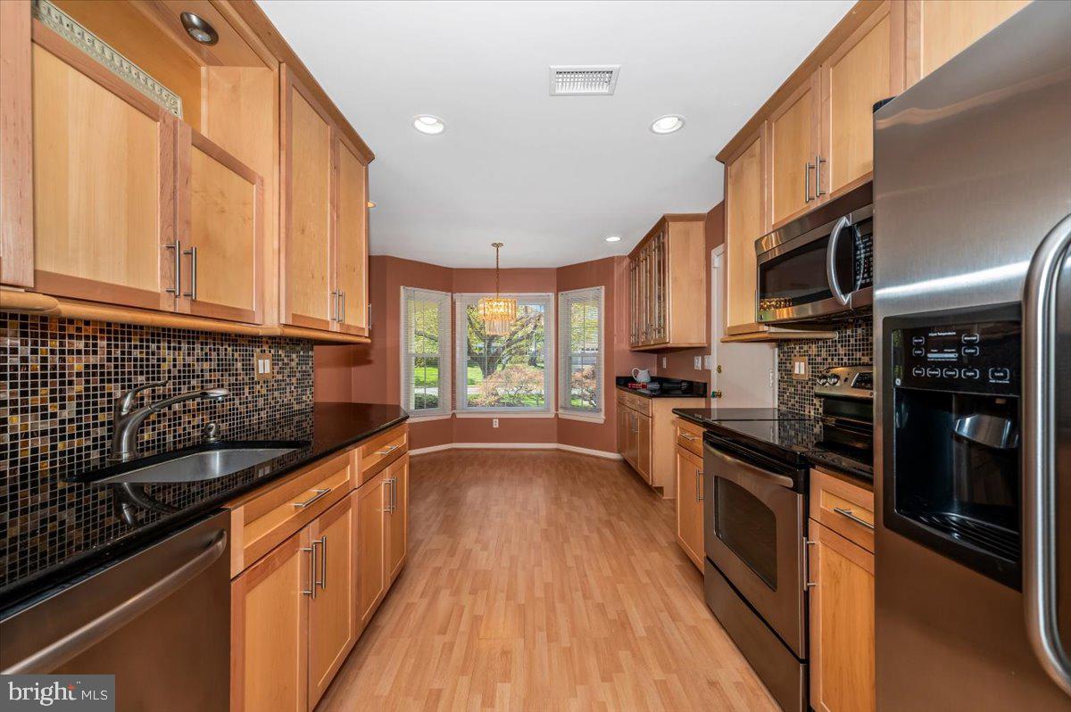 17305 Hoskinson Road Poolesville, MD 20837 - Photo 4 of 81 a kitchen with stainless steel appliances granite countertop a stove a sink and a refrigerator