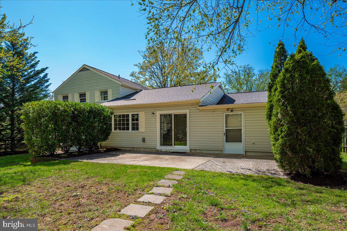 17305 Hoskinson Road Poolesville, MD 20837 - Photo 41 of 81 front view of a house with a yard