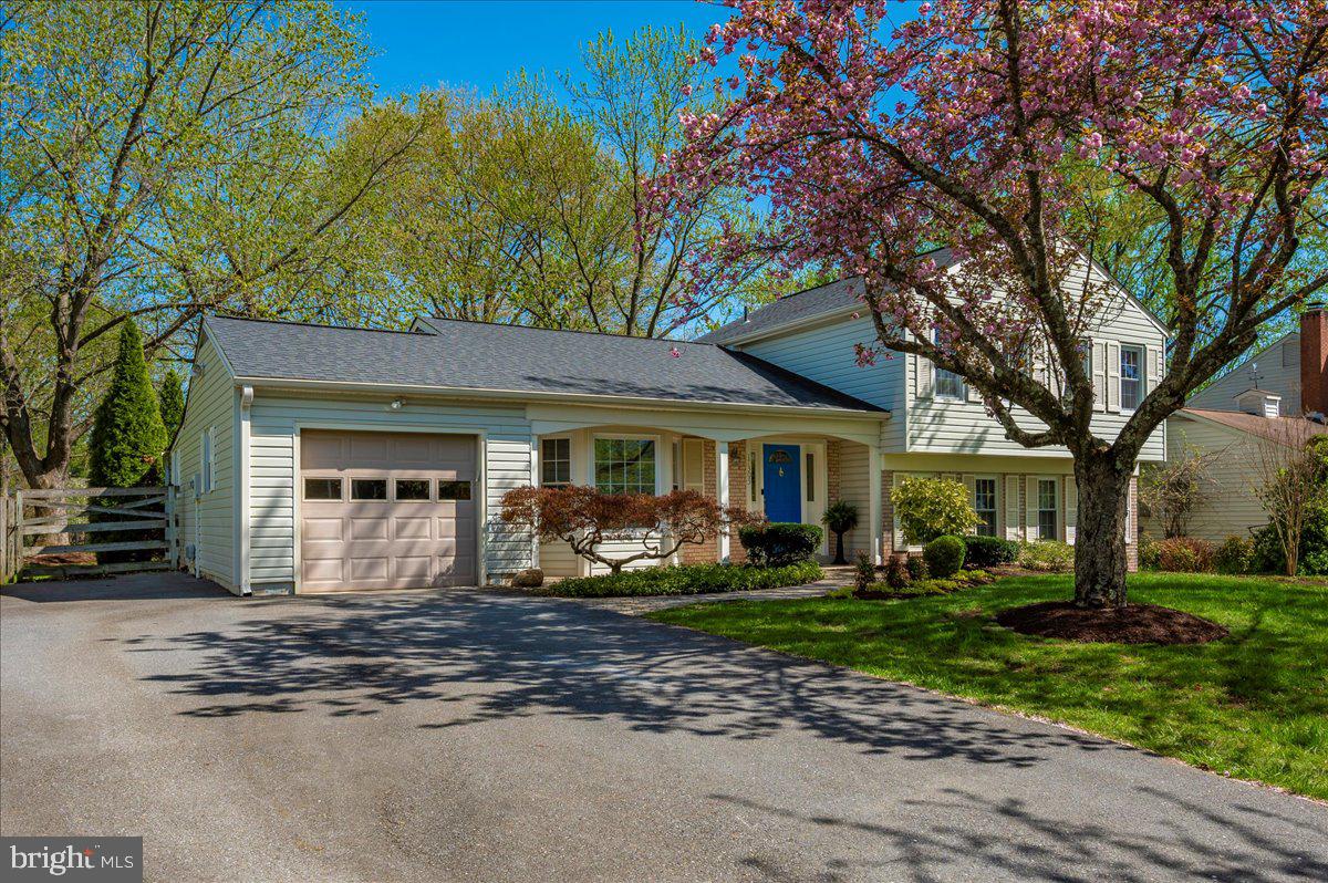 17305 Hoskinson Road Poolesville, MD 20837 - Photo 48 of 81 a front view of a house with garden