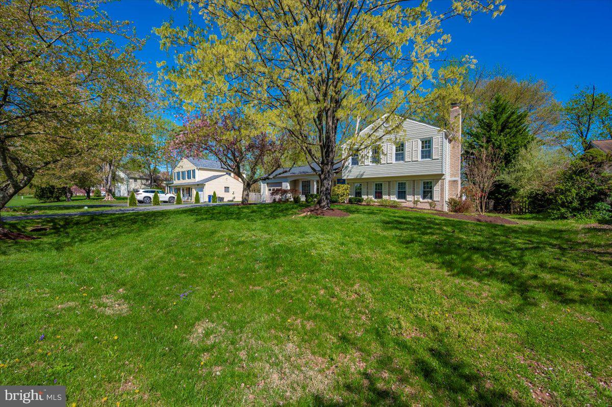 17305 Hoskinson Road Poolesville, MD 20837 - Photo 50 of 81 a view of a yard with plants and trees