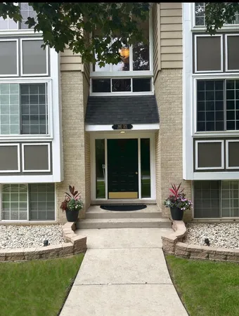 $1,695 | 370 South Eastern Avenue, Unit 370, Barrington, IL 60010