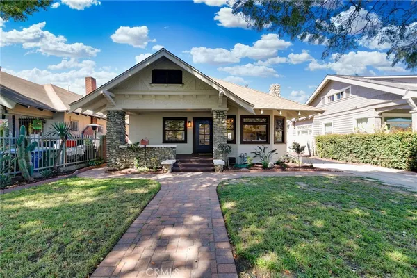 $1,169,000 | 2947 South Hobart Boulevard, Los Angeles, CA 90018