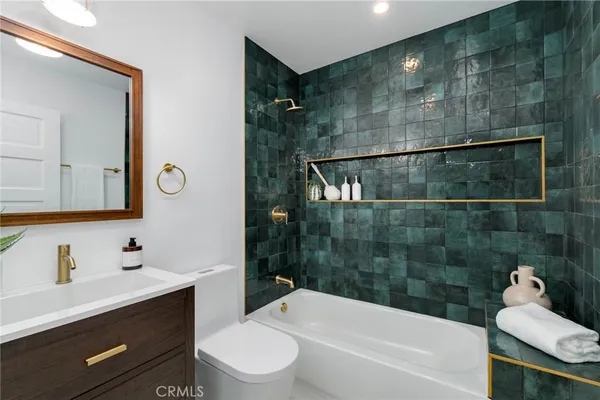 $1,169,000 | 2947 South Hobart Boulevard, Los Angeles, CA 90018