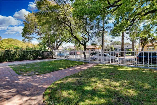 $1,169,000 | 2947 South Hobart Boulevard, Los Angeles, CA 90018