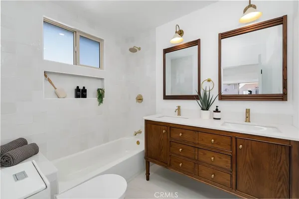 $1,169,000 | 2947 South Hobart Boulevard, Los Angeles, CA 90018
