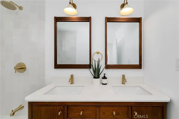 $1,169,000 | 2947 South Hobart Boulevard, Los Angeles, CA 90018