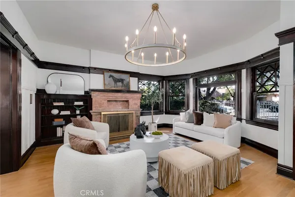$1,169,000 | 2947 South Hobart Boulevard, Los Angeles, CA 90018