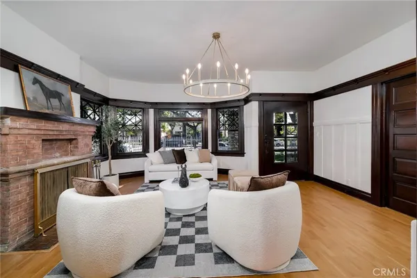 $1,169,000 | 2947 South Hobart Boulevard, Los Angeles, CA 90018