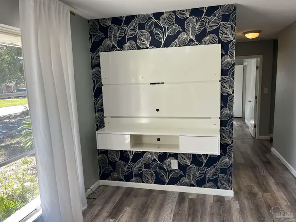 $1,875 | 3254 West Avenue, Gulf Breeze, FL 32563