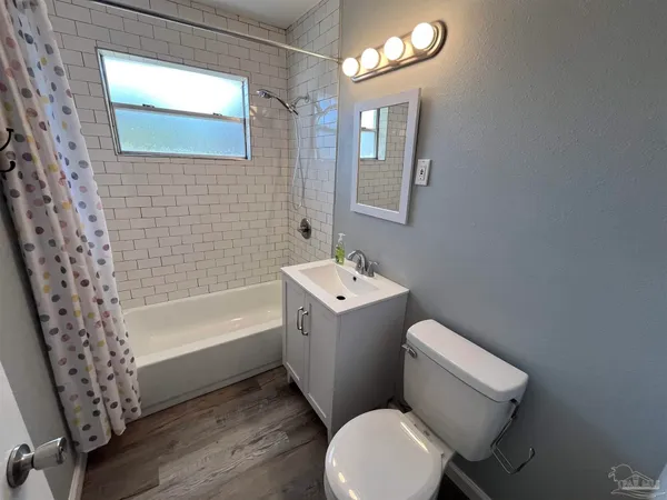 $1,875 | 3254 West Avenue, Gulf Breeze, FL 32563