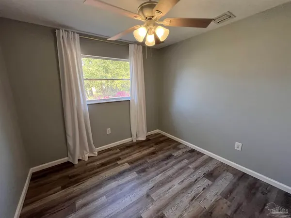 $1,875 | 3254 West Avenue, Gulf Breeze, FL 32563