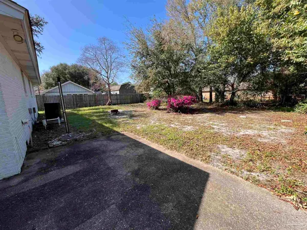 $1,875 | 3254 West Avenue, Gulf Breeze, FL 32563