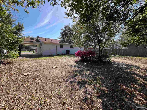 $1,875 | 3254 West Avenue, Gulf Breeze, FL 32563