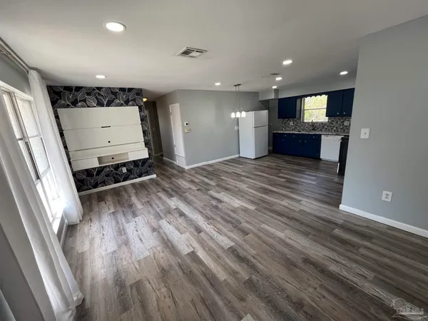 $1,875 | 3254 West Avenue, Gulf Breeze, FL 32563