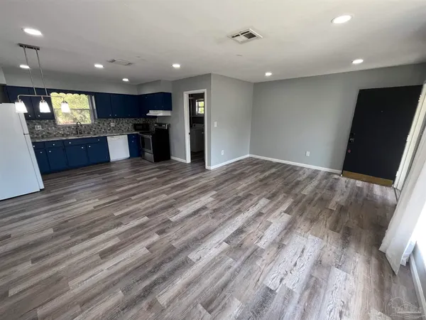 $1,875 | 3254 West Avenue, Gulf Breeze, FL 32563