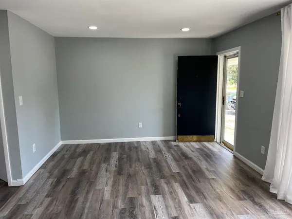 $1,875 | 3254 West Avenue, Gulf Breeze, FL 32563