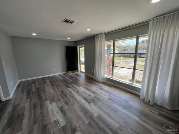$1,875 | 3254 West Avenue, Gulf Breeze, FL 32563