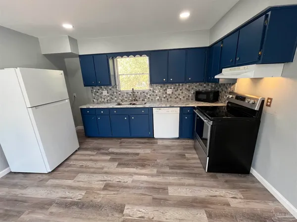 $1,875 | 3254 West Avenue, Gulf Breeze, FL 32563