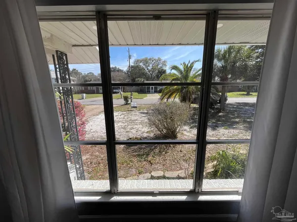 $1,875 | 3254 West Avenue, Gulf Breeze, FL 32563