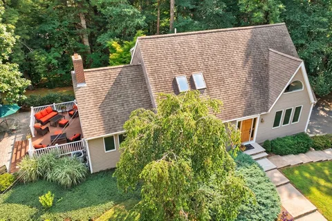 $945,000 | 5 Acorn Lane, Mattapoisett, MA 02739