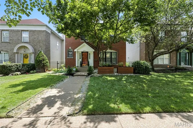 $2,750 | 4224 Westminster Place, St. Louis, MO 63108