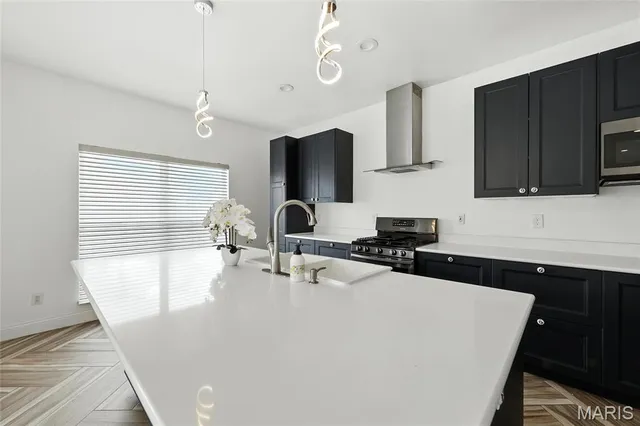 $2,750 | 4224 Westminster Place, St. Louis, MO 63108