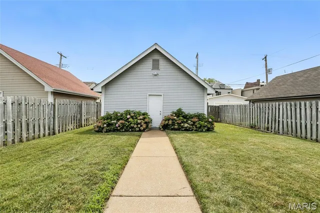 $2,750 | 4224 Westminster Place, St. Louis, MO 63108