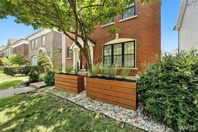 $2,750 | 4224 Westminster Place, St. Louis, MO 63108