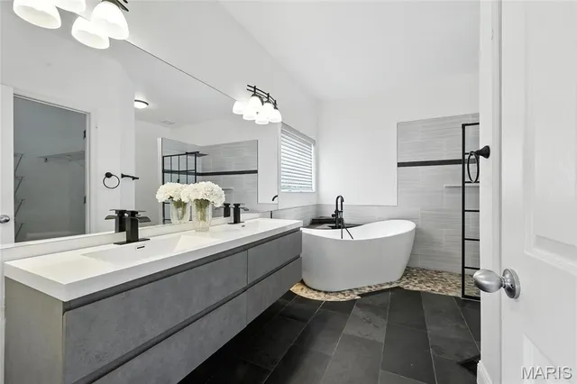 $2,750 | 4224 Westminster Place, St. Louis, MO 63108