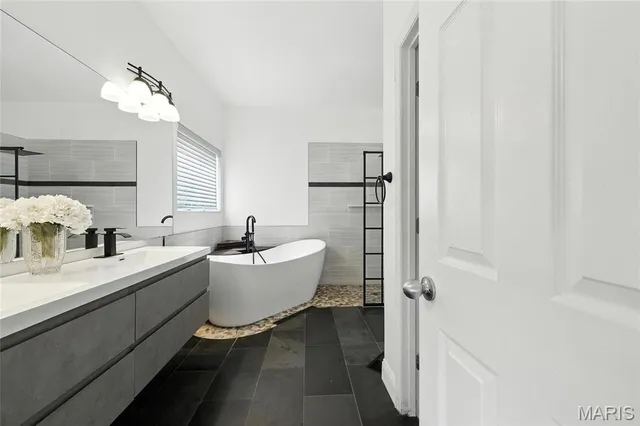 $2,750 | 4224 Westminster Place, St. Louis, MO 63108