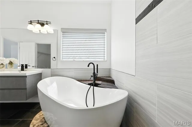 $2,750 | 4224 Westminster Place, St. Louis, MO 63108