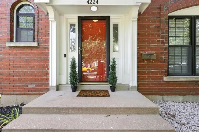 $2,750 | 4224 Westminster Place, St. Louis, MO 63108
