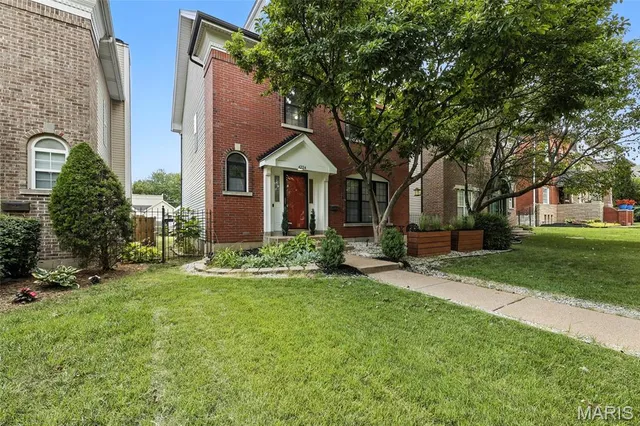 $2,750 | 4224 Westminster Place, St. Louis, MO 63108