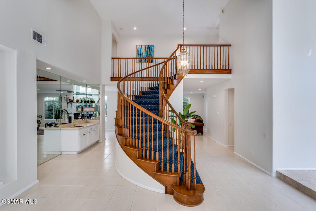 11292 Broadview Drive Moorpark, CA 93021 - Photo 15 of 58 a view of entryway and hall