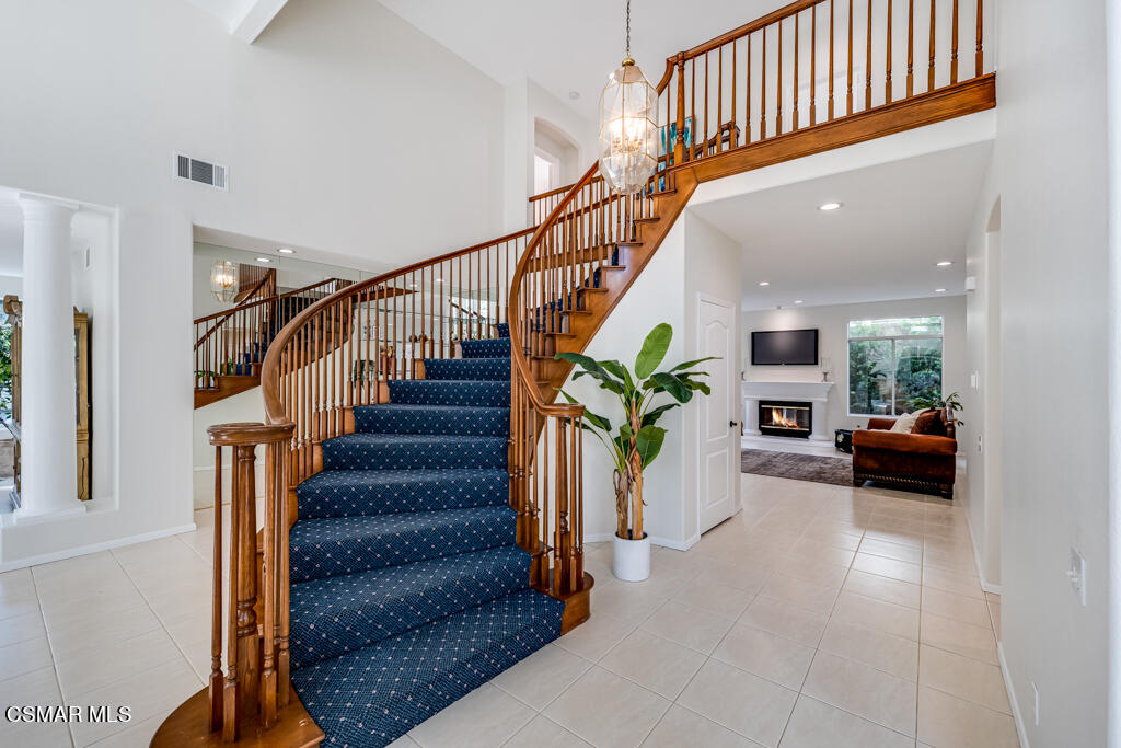 11292 Broadview Drive Moorpark, CA 93021 - Photo 16 of 58 a view of entryway and hall