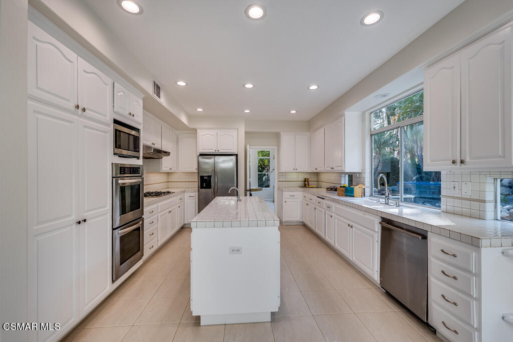 11292 Broadview Drive Moorpark, CA 93021 - Photo 25 of 58 11292 Broadview Dr - HsHProd-29