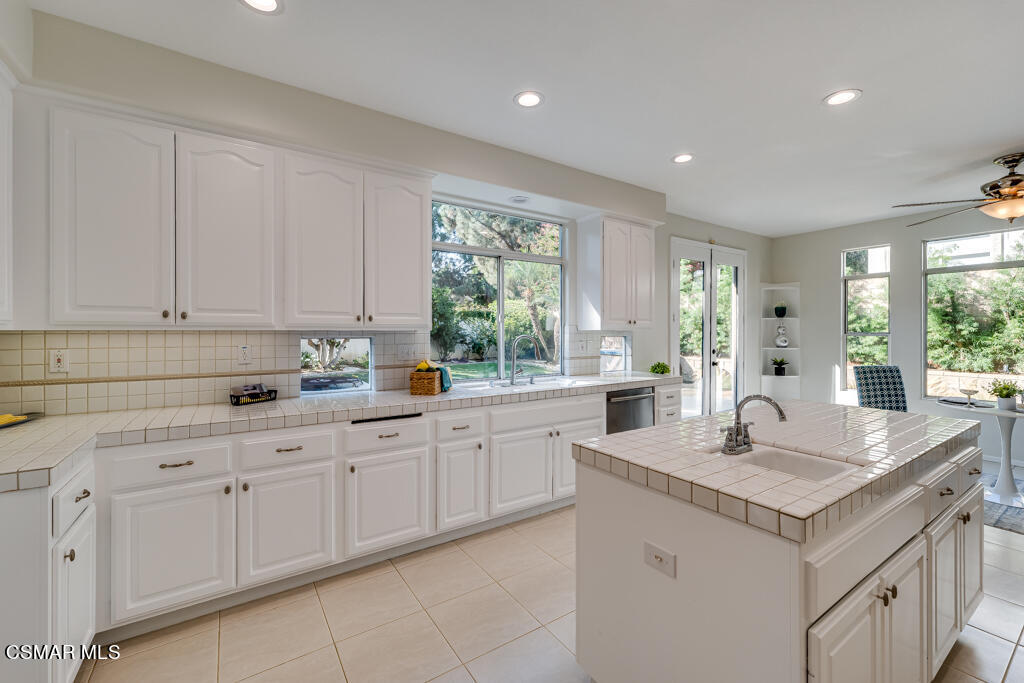 11292 Broadview Drive Moorpark, CA 93021 - Photo 28 of 58 11292 Broadview Dr - HsHProd-32