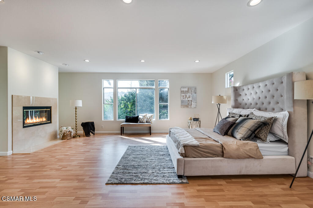 11292 Broadview Drive Moorpark, CA 93021 - Photo 39 of 58 a living room with furniture and a large window