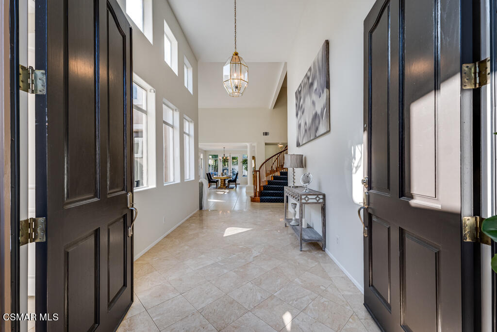 11292 Broadview Drive Moorpark, CA 93021 - Photo 7 of 58 11292 Broadview Dr - HsHProd-11