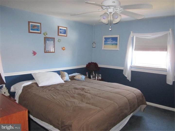 158 Ridgefield Road Philadelphia, PA 19154 - Photo 8 of 17 Master Bedroom